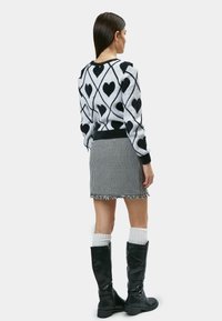 INFLUENCER HEART ALL-OVER - Strickpullover - off white