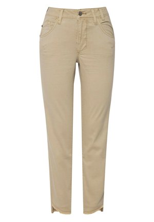 Pantaloni in cotone beige con taglio aderente, orlo leggermente sfilacciato e design tradizionale a cinque tasche. Presentano una chiusura con zip e bottone.