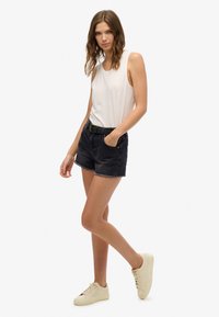 Superdry MID RISE HOT  - Jeansshort - roseland washed black