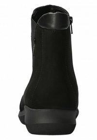 Stivaletto nero in suede con una superficie liscia, dotato di zip laterale e suola in gomma bassa. Il design è elegante e aderente.