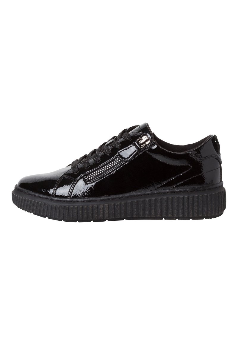 Czarne lakierowane sneakersy z okrągłym noskiem, sznurowanym przodem i teksturowaną gumową podeszwą. Zawierają boczne zamki błyskawiczne i wyściełany kołnierz.