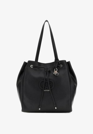 Zwarte neplederen tote bag met een geknoopte bovenkant, zilver hardware en een reliëf logo detail. Beschikt over twee schouderbanden en een gestructureerd oppervlak.