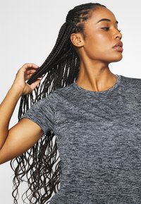 Under Armour TECH TWIST - T-Shirt basic - black