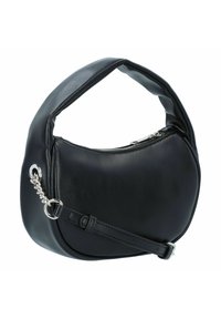 Borsa a mano in pelle nera con forma curvata, manico corto e tracolla rimovibile. Caratterizzata da hardware in argento e chiusura con zip.