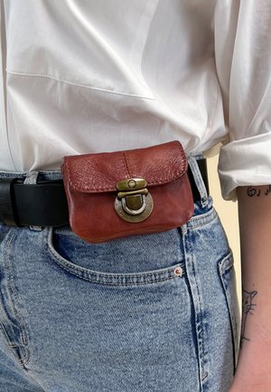 Gusti Leder CHAPAL - Schoudertas - dunkelbraun