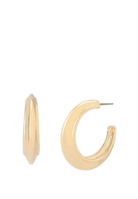 Boucles d'oreilles en métal doré, au design courbé lisse et épais, avec une fermeture à tige, sur un fond blanc.