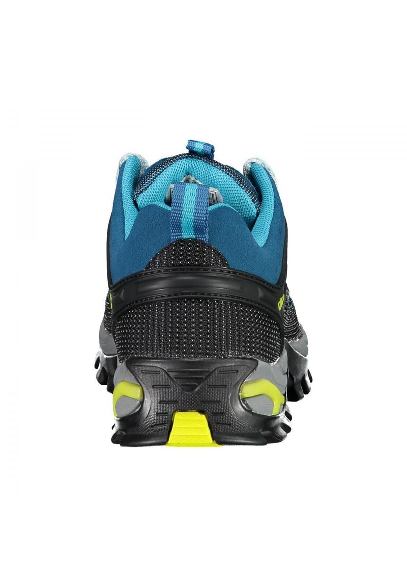 Scarpa sportiva con tomaia in mesh nere, dettagli blu e colletto imbottito. Presenta una suola testurizzata con vivaci dettagli gialli e verde lime.