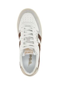 Sneaker bianche e marroni realizzate in mesh e suede, con punta rotonda, design con lacci e logo sulla linguetta e sulla soletta.