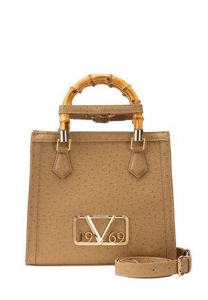 Beiger, strukturierter Handtasche mit handgriffähnlichen Bambusgriffen, goldfarbenen Beschlägen mit der Aufschrift "1969" und einem abnehmbaren, passenden Schulterriemen.