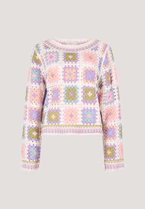 Multikleurige gehaakte trui met vierkante patronen in pastelkleuren van roze, paars en groen, voorzien van een ronde hals en lange mouwen.