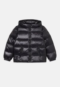 Veste matelassée noire avec capuche, à finition brillante, design matelassé, deux poches zippées et poignets élastiques.