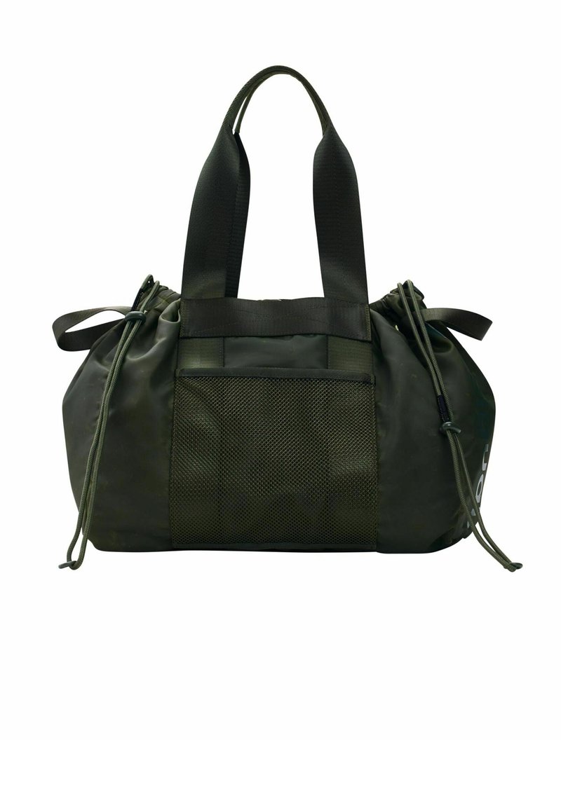 Grøn duffeltaske med to håndtag, elastisk snørelukning, netlomme og logo-accent; lavet af slidstærkt, vandtæt materiale.