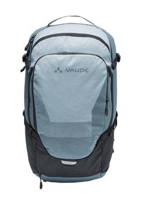 Lichtblauwe rugzak met een textuur bovenkant, zwarte onderkant, verstelbare schouderbanden, meerdere met rits afgesloten vakken en branding aan de voorkant.