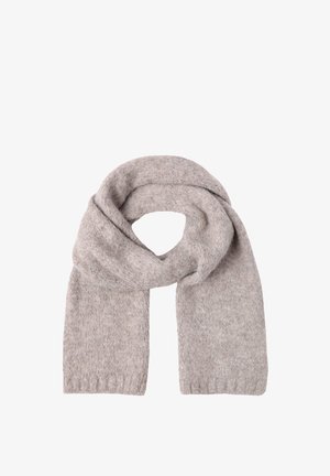 Gai pelēks adīts šallē, kas izgatavota no mīksta materiāla, ar teksturētu apdari un plīsušiem maliem, paredzēta, lai aptīt ap kaklu.