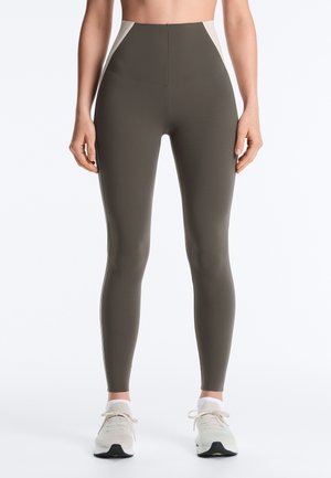 OYSHO HIGH-RISE COMPRESSIVE REFLECTIVE CORE CONTROL ANKLE-LENGTH 34187254 - Legging (type pantalon) - grey