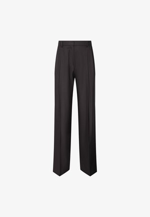 Schwarze maßgeschneiderte gerade Hosen mit Gürtelschlaufen, vorderem Bundfalte und Reißverschluss, auf einem weißen Hintergrund präsentiert.