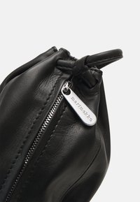 Marimekko MINI KARLA - Keresztpántos táska - black