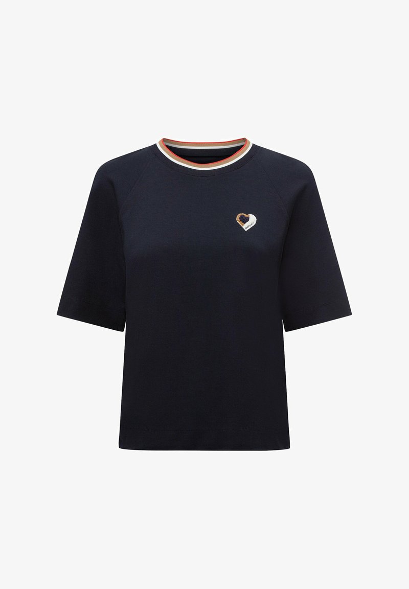 Marineblauw overhemd met korte mouwen, gestreepte ronde kraag en een kleine hartpatch op de linkerborst.