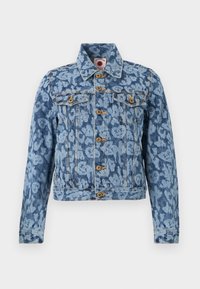 Μπλε τζιν μπουφάν με ανοιχτό μπλε λεοπάρ μοτίβο, κλείσιμο με κουμπιά μπροστά, δύο τσέπες στο στήθος με κουμπιά και κλασικό γιακά.