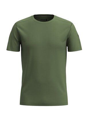 T-shirt verde oliva a maniche corte con scollo rotondo, cuciture minimaliste e logo discreto sulla manica sinistra.