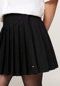 Tommy Hilfiger COOL SHORT - A-linjainen hame - black