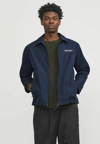 Jack & Jones - JCOTRACK SHACKET - Vasaras jaka - navy blazer Miniatūras attēls 1