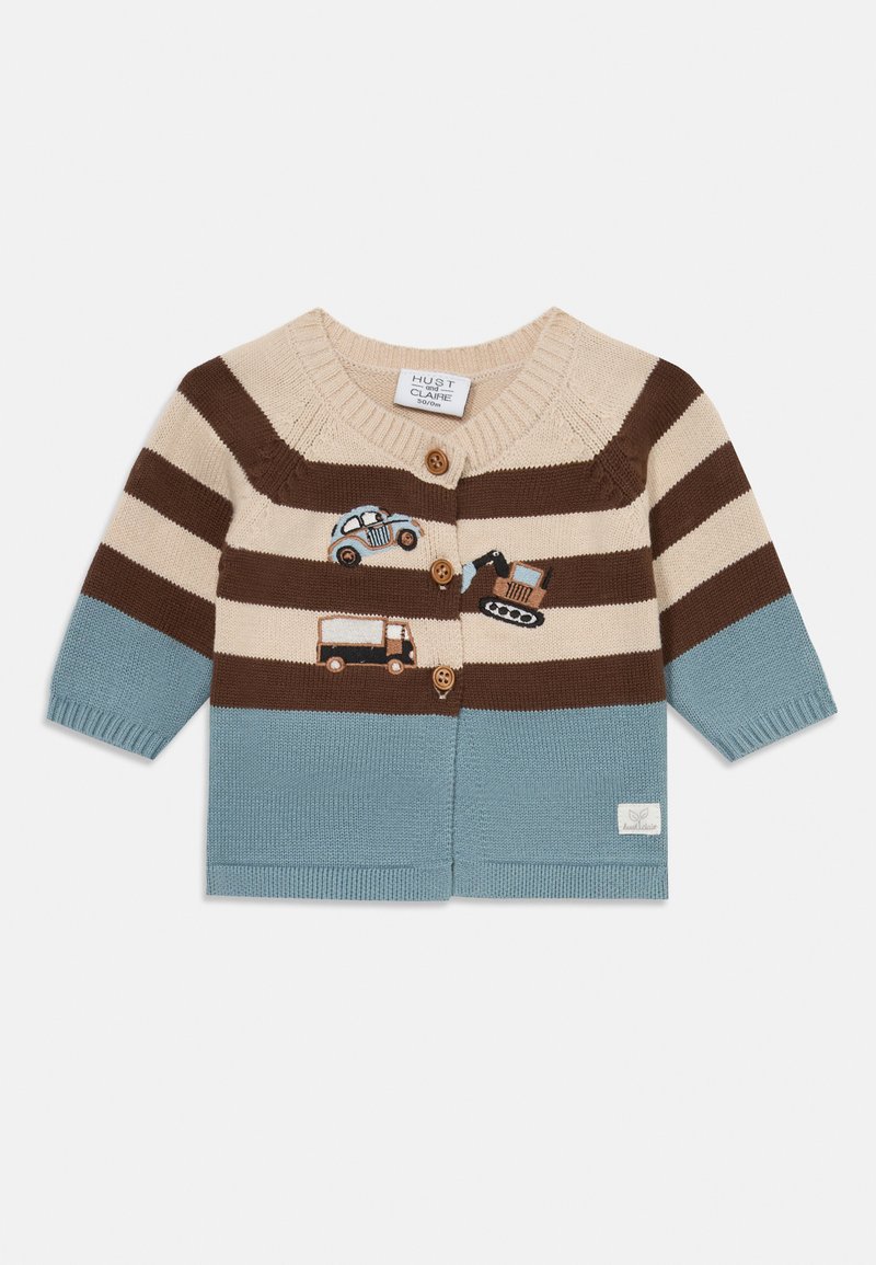 Cardigan pour enfant avec des rayures beige, marron et bleues, mettant en avant des broderies de véhicules et des boutons en bois. Texture tricotée, manches courtes, col rond.