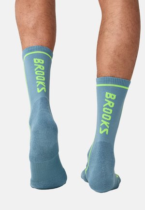 Brooks, CASCADIA CREW UNISEX - Športové ponožky - blue haze sun glare