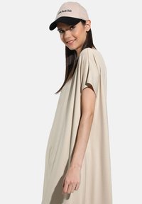 Modanisa Maxikleid - light mink