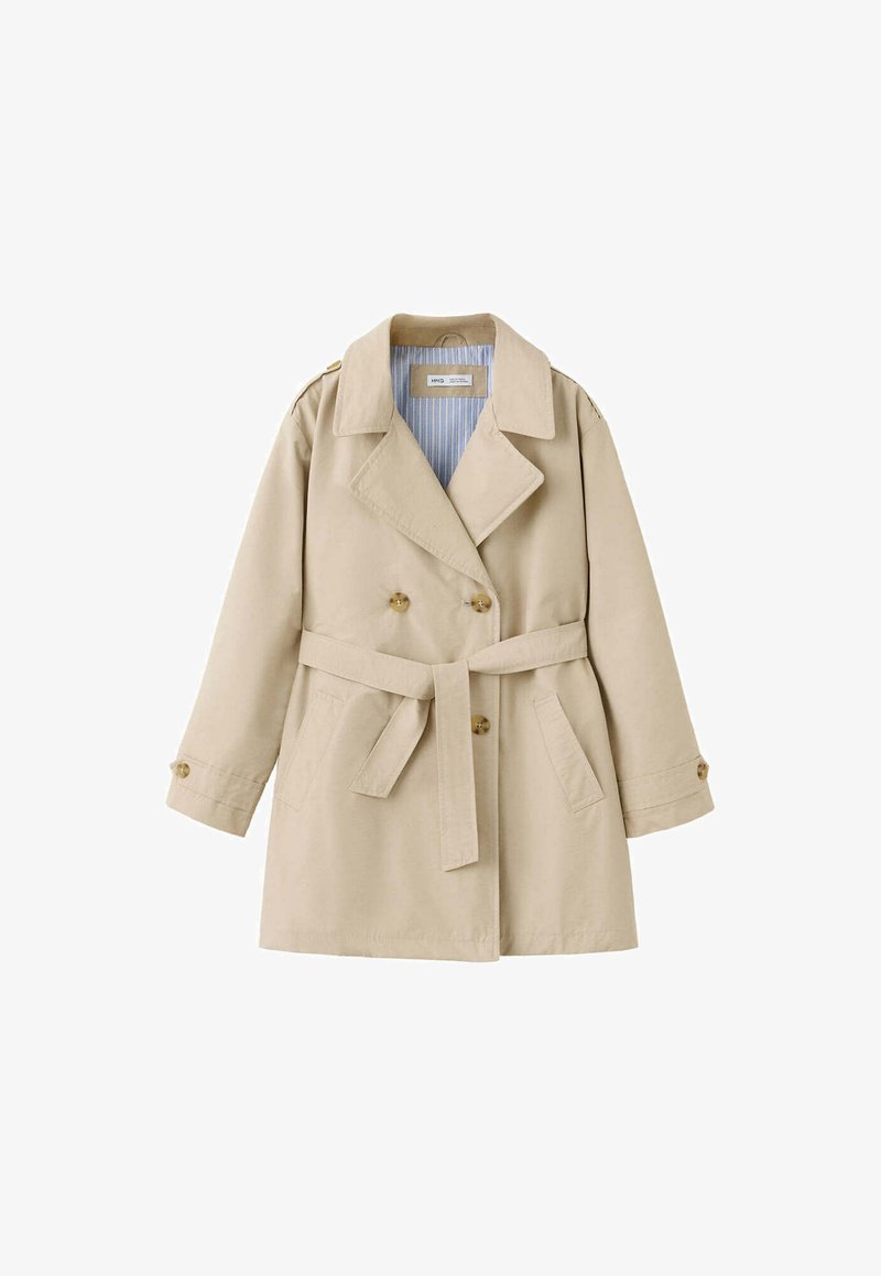 Trench-coat beige croisé avec ceinture, large col, poignets boutonnés et poches latérales, doublé de rayures bleues et blanches.