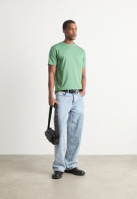 GANT PRINTED ARCHIVE SHIELD - T-shirt basique - dried forest