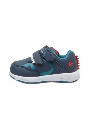Scarpe da ginnastica blu con un design testurizzato, dotate di due strap in velcro, dettagli turchesi e punte rosse sul tallone. Suola in gomma bianca.