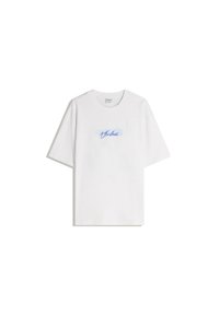 Tricou alb din bumbac cu o croială relaxată, având un text grafic de culoare albastră deschisă care spune "Valoare" în scris cursiv pe piept.