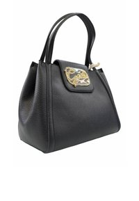 Borsa a tracolla nera in pelle con texture, dotata di due manici e una placca decorativa dorata con logo sulla patta frontale.