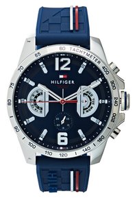 Herreklokke med navy gummirem, sølvkasse, mørk urskive og hvite detaljer. Har store tall, tachymeter og doble sub-dialer.