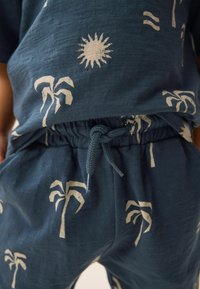 Next CHARACTER SET REGULAR FIT - Tracksuit bottoms - navy blue palms