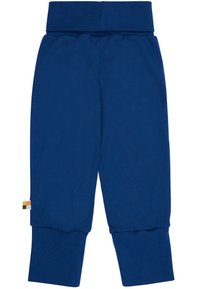 Blaue Baumwollhose mit einem breiten elastischen Bund, engeren Bündchen und einem kleinen, mehrfarbigen Etikett an der unteren Seite. Glatte Textur.