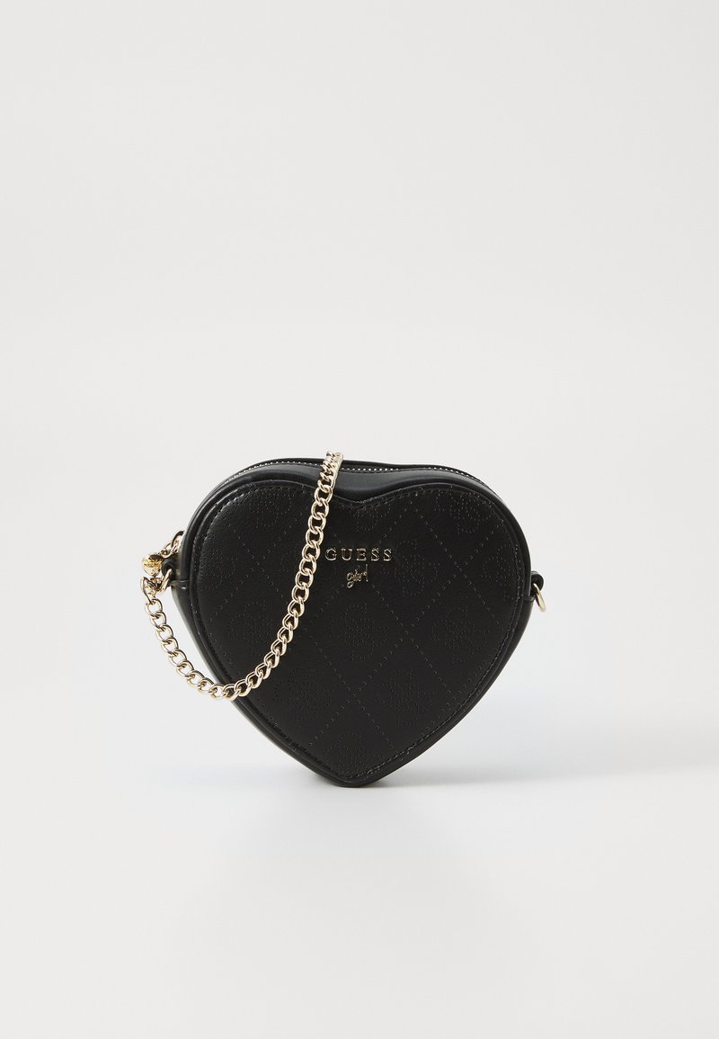 Borsa a forma di cuore nera realizzata in materiale sintetico trapuntato. Presenta una tracolla in catena dorata e un logo impresso sul davanti. Design compatto.