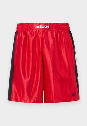 Pantaloni sportivi rossi con pannelli laterali neri, vita elasticizzata e logo "adidas" bianco nella parte anteriore. Texture satinata liscia, lunghezza al ginocchio.