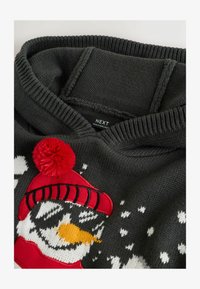 Nevybrané, dark grey snowman