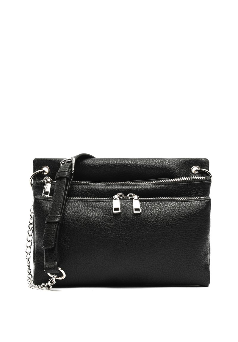 Borsa a tracolla in pelle nera con superficie testurizzata, doppi scomparti con zip e accessori in metallo argentato. Include una tracolla con catena intrecciata.