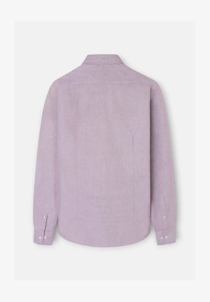 Camisa de manga larga lila claro con cuello, corte recto y puños abotonados. Presenta pliegues en la espalda para mayor flexibilidad.