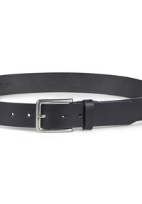 Zwarte leren riem met een gladde textuur, zilveren metalen gesp en meerdere verstelgleuven. Minimalistisch ontwerp zonder opmerkelijke patronen.
