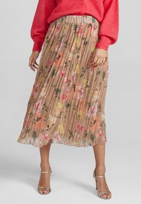 Fald midi plissett i beige med blomstermønster som har rosa og grønne detaljer. Lett stoff med elastisk midjebånd.