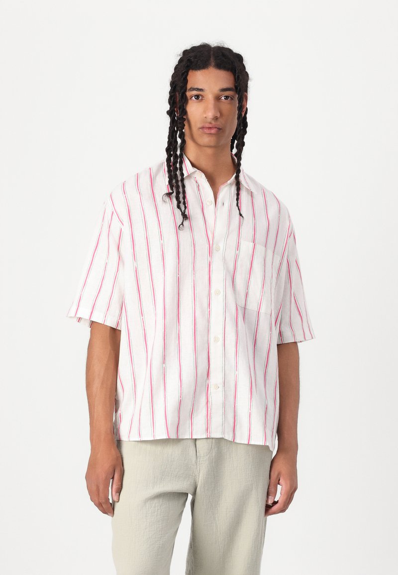Short-sleeve button-up shirt in white linen with red vertical stripes, featuring a chest pocket and a relaxed fit.