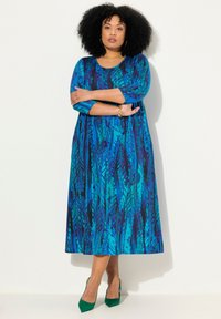 Ulla Popken ABSTRACT LEAF PRINT 3/4 SLEEVE - Robe en jersey - teal
