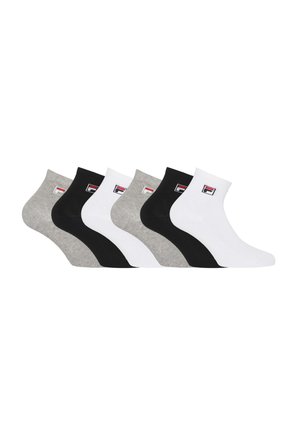 Six chaussettes de cheville en gris, noir et blanc, chacune avec un petit logo rectangulaire rouge, blanc et bleu près du bord-côte.