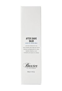 Witte rechthoekige verpakking voor aftershavebalsem met zwarte en blauwe tekst. Bevat 120 mL, gemarkeerd als alcoholvrij en met een verzachtende formule.