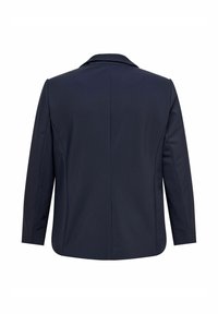Námořnická blejzrka vyrobená z hladké, strukturované látky. Má klopový límec a dlouhé rukávy. Navržena s panely na zadní straně a jemným prošíváním.