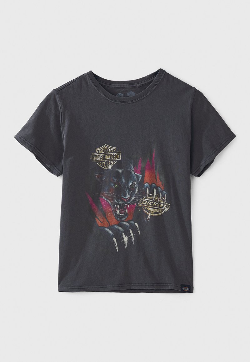 Czarny bawełniany t-shirt z grafiką pantery oraz logo Harley-Davidson i Dickies. Krótkie rękawy i klasyczny okrągły dekolt.